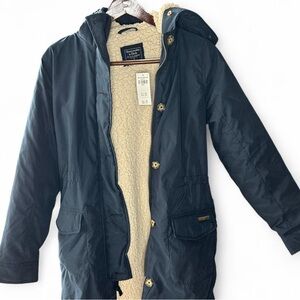 NWT Abercrombie & Fitch Navy Sherpa-Lined Hooded Coat – Size Small